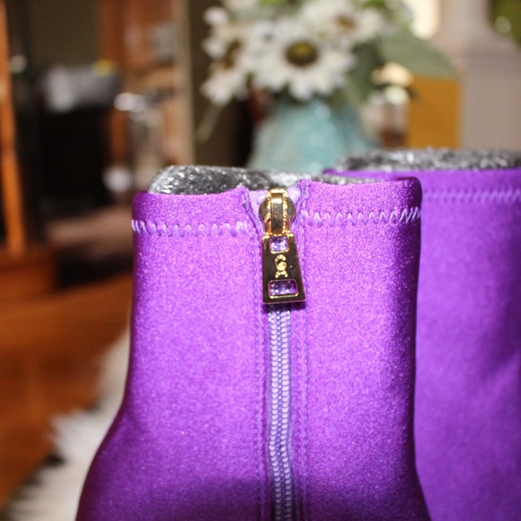 Good American , Neoprene Purple Bootie Kickstand + Dust bag New in box - Picture 4 of 11